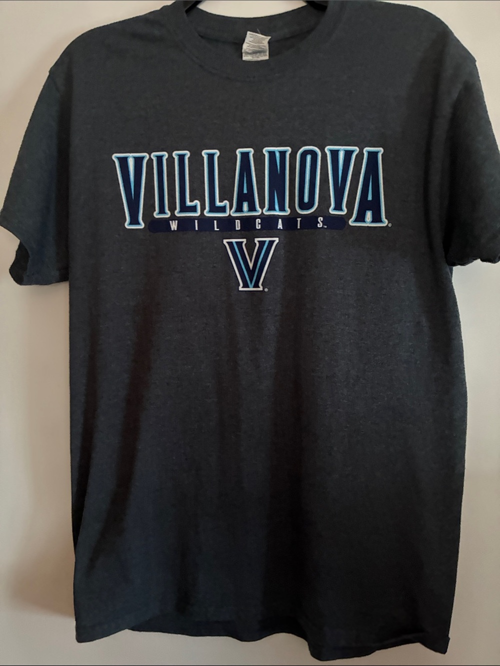 Gildan Villanova Wildcats Dark Gray Graphic Tee with Blue Logo